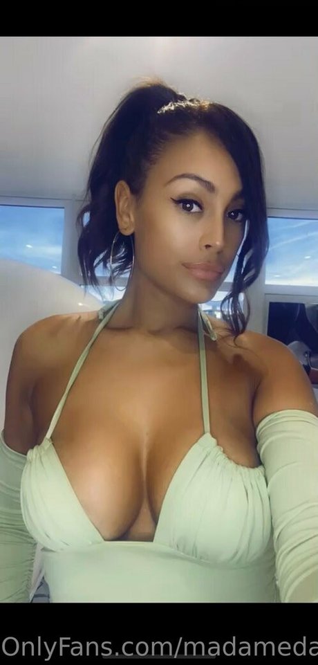 madamedakota NurlyFans-Pornos