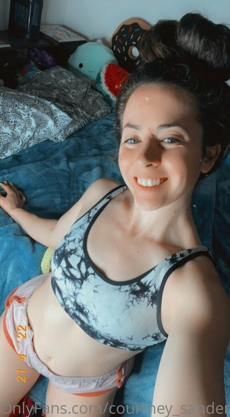 Courtney Sanderson Nacktpornos auf OnlyFans