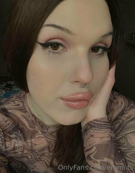 emmii ts OnlyFans geleakte Brüste