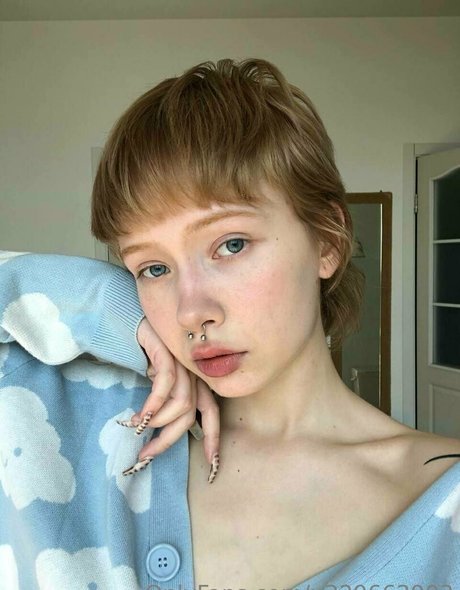 tiny tyan OnlyFans-Fotos