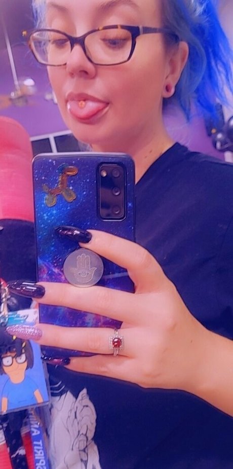 blubodygloss Nacktpornos auf OnlyFans