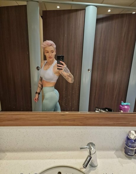 who on earth is anna Nacktbilder-Leaks von OnlyFans