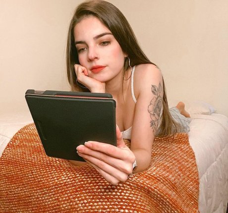 Banana Vintage ASMR OnlyFans-Creator