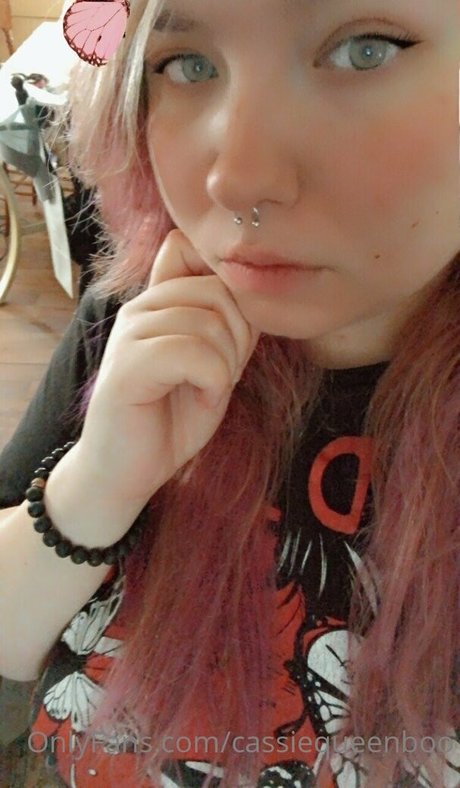 cassiequeenboo OnlyFans schlank