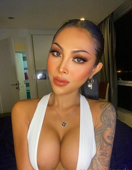 itimrinrada OnlyFans Brüste Bild