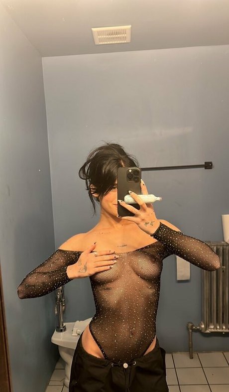 Nessa Barrett Nacktbilder von OnlyFans