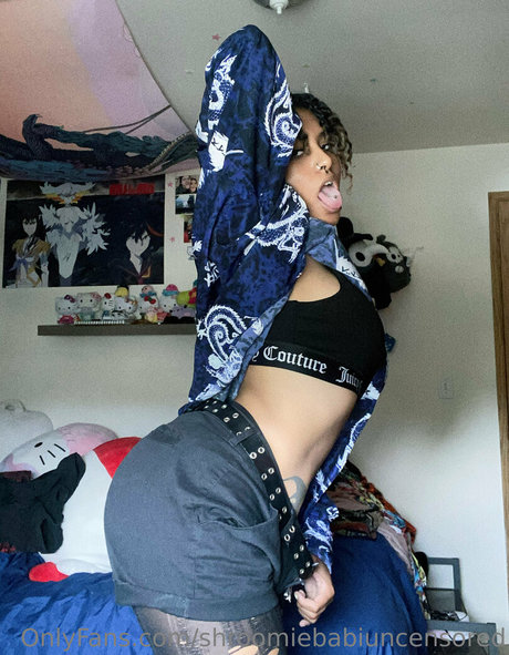 shroomiebabiuncensored OnlyFans Model Fotos