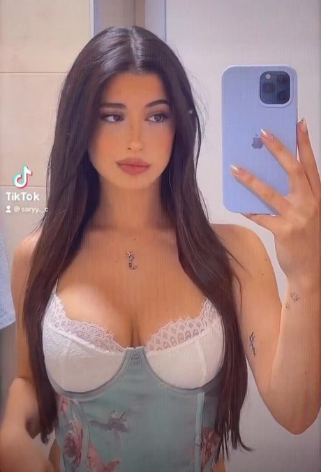 Saryy c OnlyFans-Creator