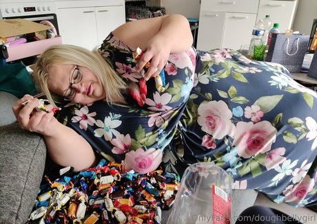 doughbellygirl OnlyFans-Bilder