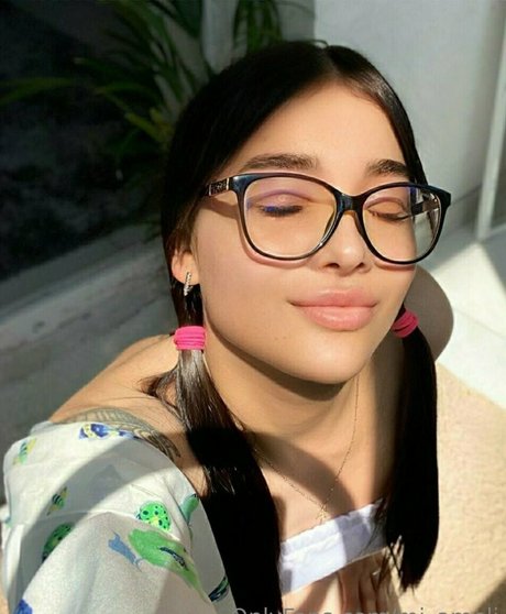 mi ameli Neue geleakte OnlyFans-Inhalte