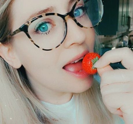 zwerg-trans-onlyfans Kunstakt Portfolio