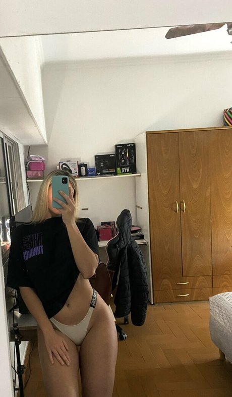 Yami Sanchez Oben ohne OnlyFans