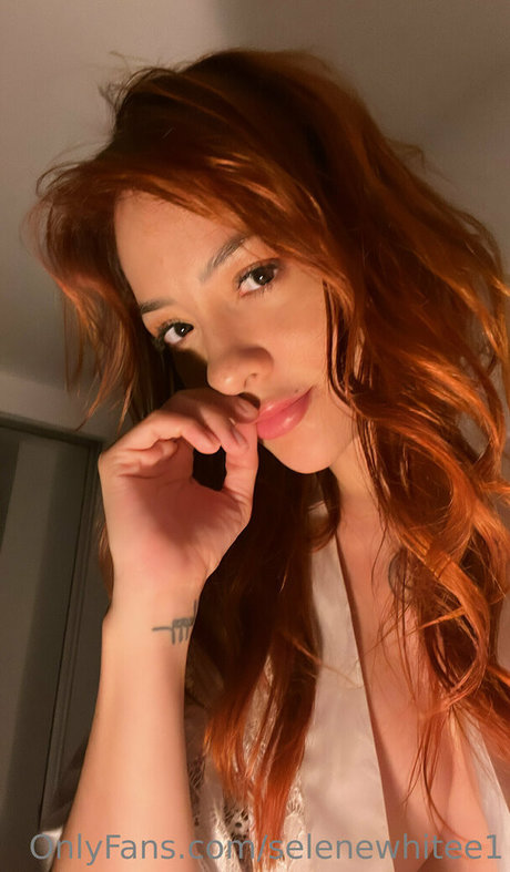selenewhitee1 OnlyFans Mega