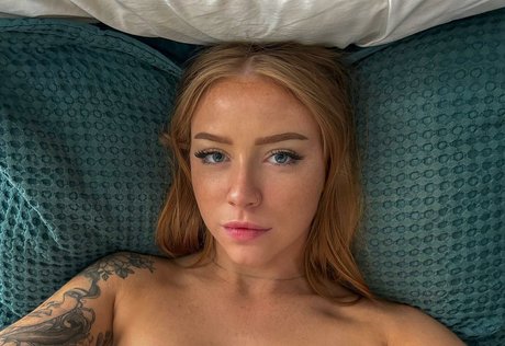 Little miss red OnlyFans Bilder