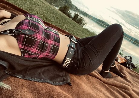 hollyhellfree OnlyFans Model Fotos