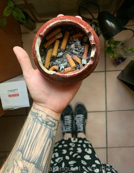 alienguurl OnlyFans Nacktbilder