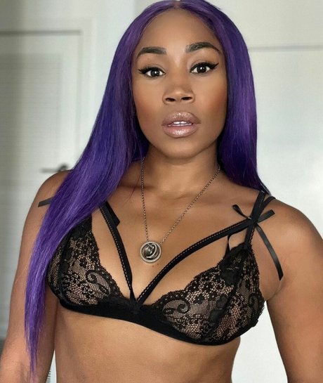 Ariane Andrew Nacktbilder von OnlyFans