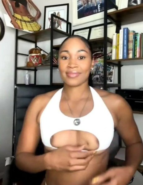 Ariane Andrew OnlyFans Nacktbilder