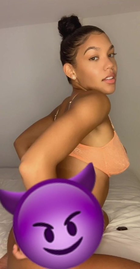 xttiona OnlyFans Model Bilder