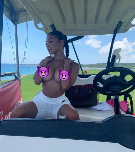 xttiona OnlyFans Model Bilder