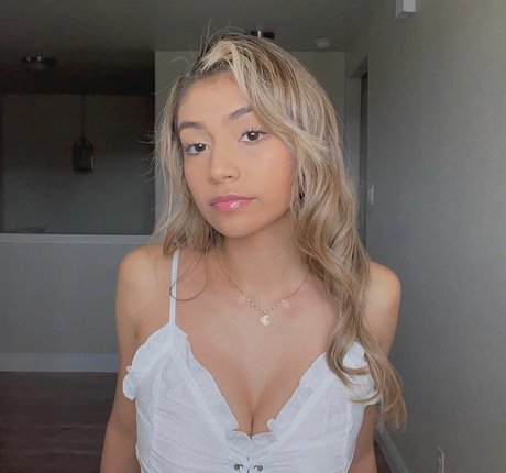 Justinee eeee OnlyFans Striptease