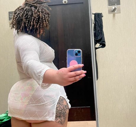 MamiTinkk OnlyFans Bilder nackt