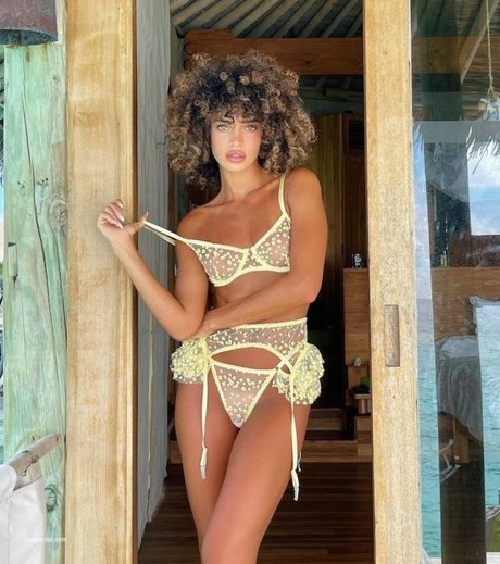 Eden Fines OnlyFans Model Fotos