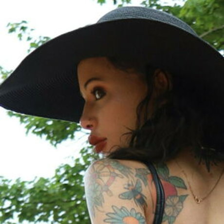 Holly Hendrix OnlyFans-Inhalte