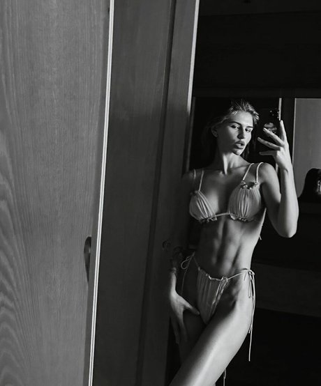 Anastasiia Mironova OnlyFans Striptease