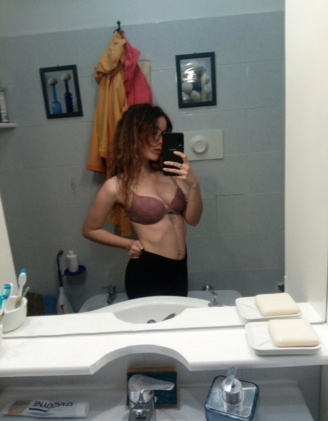 vollbusige milf onlyfans heiß nackt Galerie