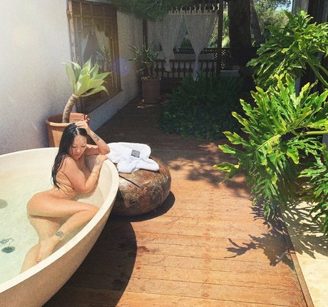 dunkle brustwarzen onlyfans kostenlos nackt Shot