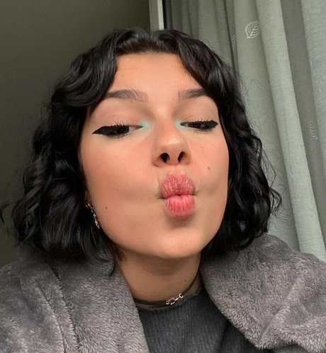 Emmy Tifrit OnlyFans Archiv