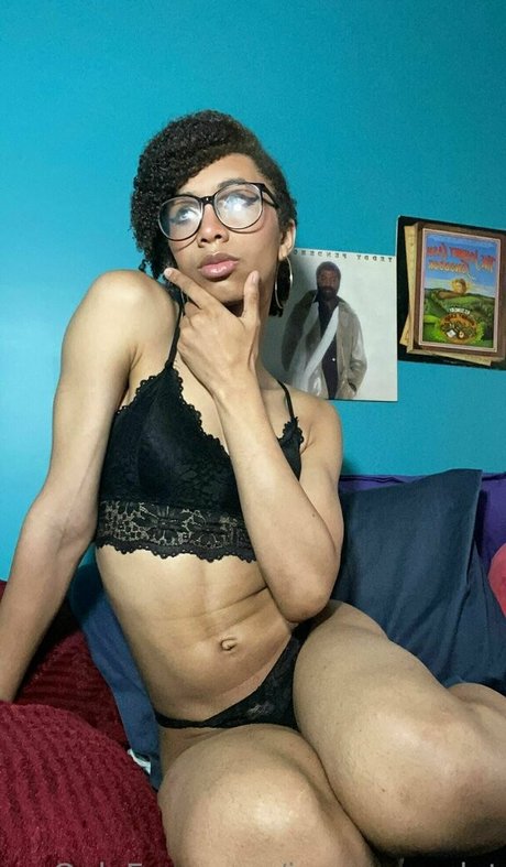 ivyevescarlet OnlyFans Mega