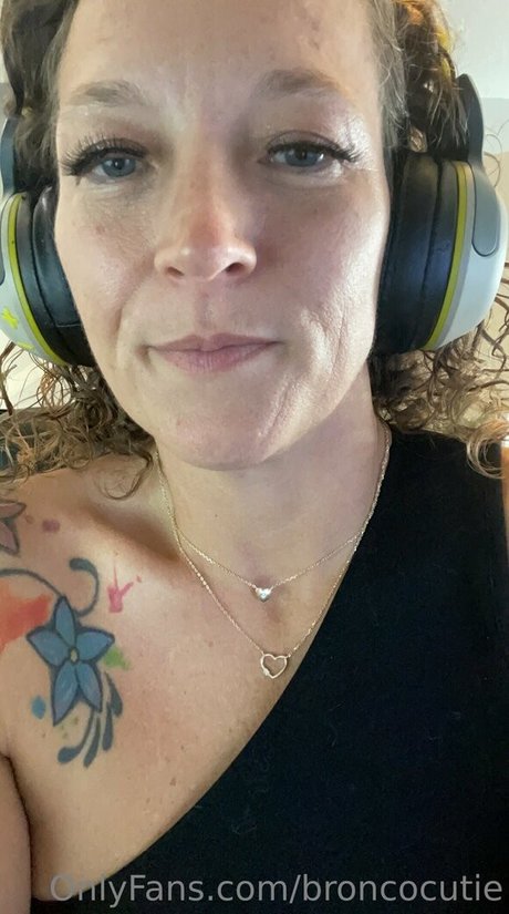 Broncocutie OnlyFans Nacktbilder