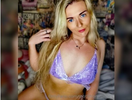 Session Moth Martina Nacktbilder OnlyFans Geleakt