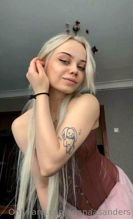 tan onlyfans sexy Nacktbilder Porträt