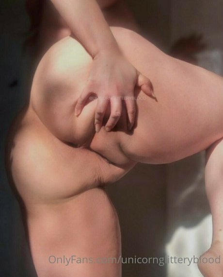 Unicornglitteryblood OnlyFans Nacktbilder