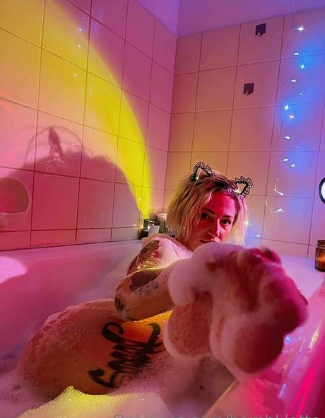 bambi latte Nacktbilder von OnlyFans