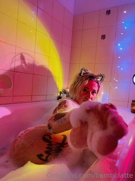 bambi latte OnlyFans geleakte Pornografie