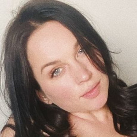 Adr3y_ OnlyFans-Seite