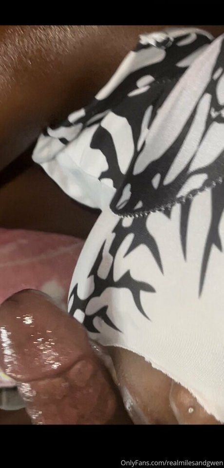 realmilesandgwen NurlyFans-Brüste