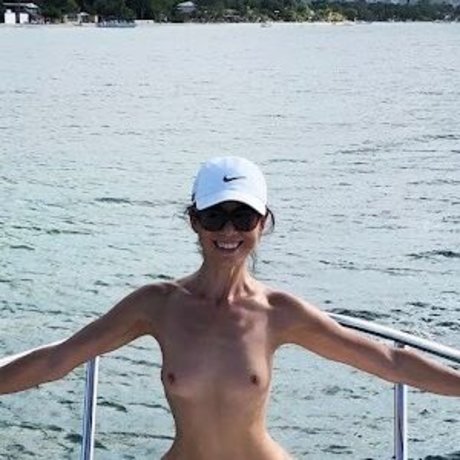 Cocoscorpio OnlyFans Lesbisch