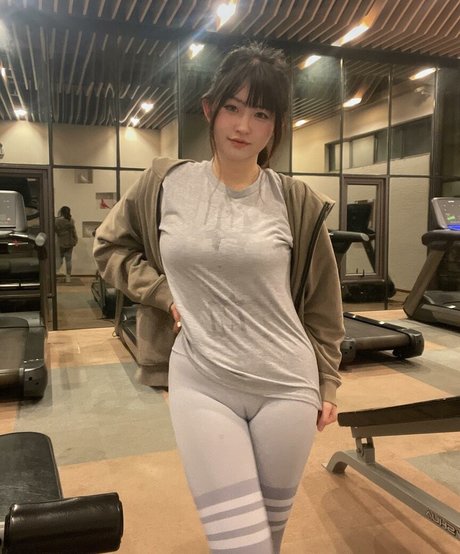 ZhouYiQin Oben ohne OnlyFans