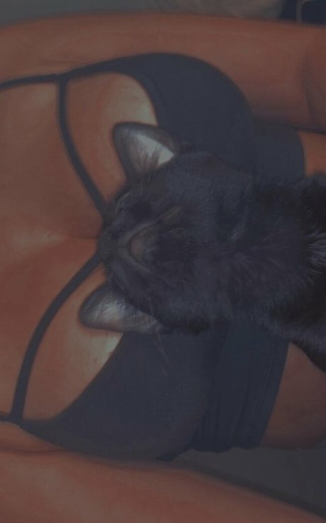 Theodora Moutinho OnlyFans Brüste Bild