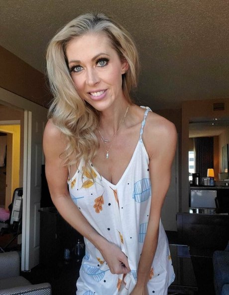 hollyhotwifevip OnlyFans-Bilder