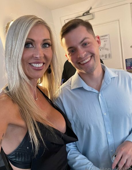 hollyhotwifevip OnlyFans