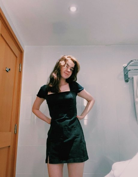 Laura Anne Nackt auf OnlyFans Leaks