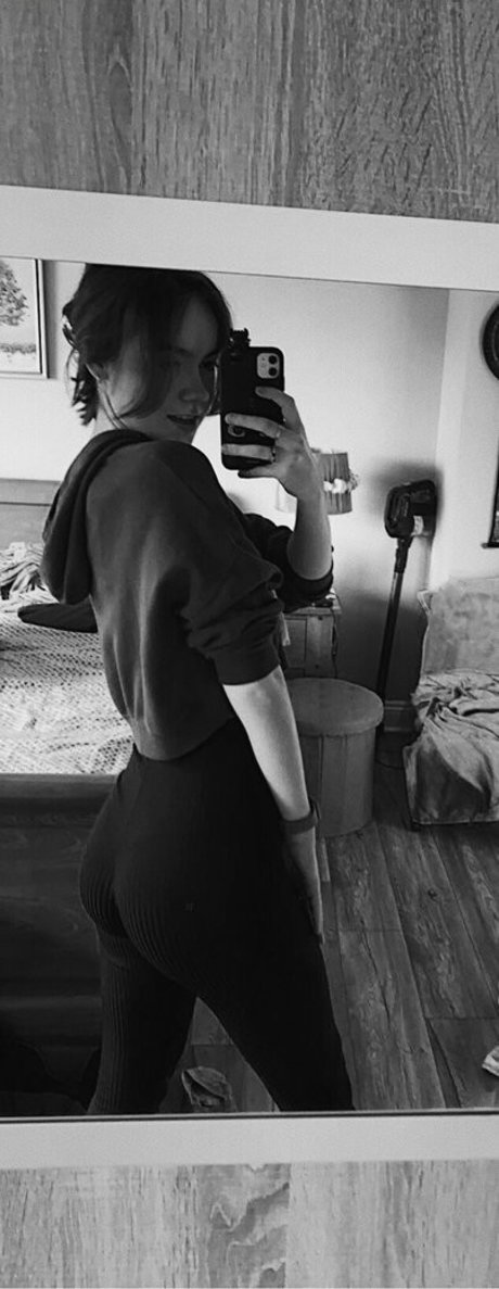 Laura Anne Nackt auf OnlyFans Leaks