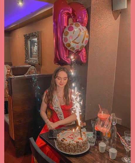 Laura Anne Nackt OnlyFans