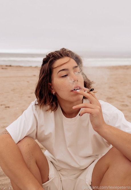 Lexiepeterss Strip OnlyFans